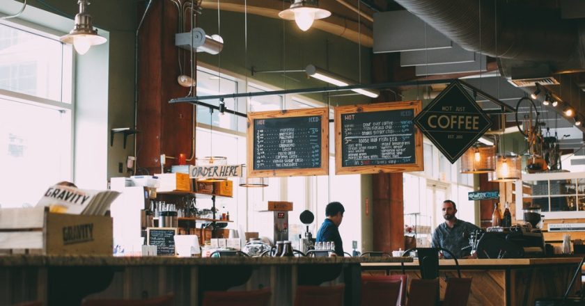 5 Alasan untuk Berinvestasi dan Mengelola Kedai Kopi